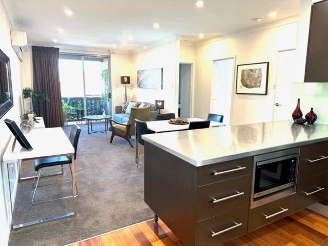 Adelaide Dress Circle Apartments - Archer Street Екстериор снимка